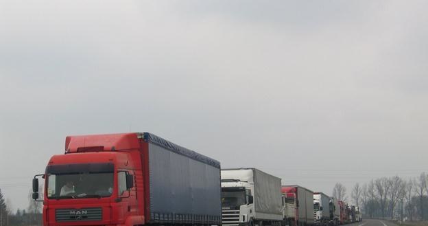 Transportowcy chcą opóźnienia wprowadzenia e-myta /RMF