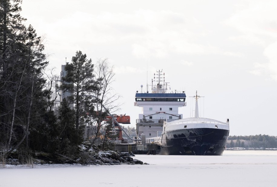 Transportowiec Fitburg odeskortowany w okolice Helsinek / EPA/Jussi Eskola /PAP