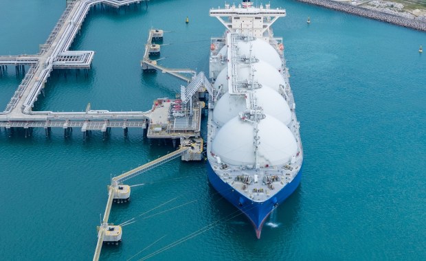 Tranzyt przez Niemcy i Polskę. Pionierski transport surowca dla Ukrainy