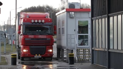 Tranzyt samochodowy towarów między Polską a Rosją zawieszony. O północy wygasły zezwolenia