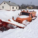 Trasy zawiane śniegiem. Kilka wsi wciąż odciętych od świata