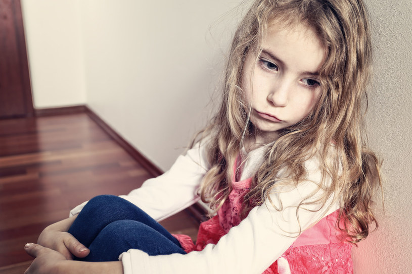 Trauma z dzieciństwa może wpływać na starzenie /123RF/PICSEL