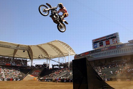 Travis Pastrana w akcji /AFP