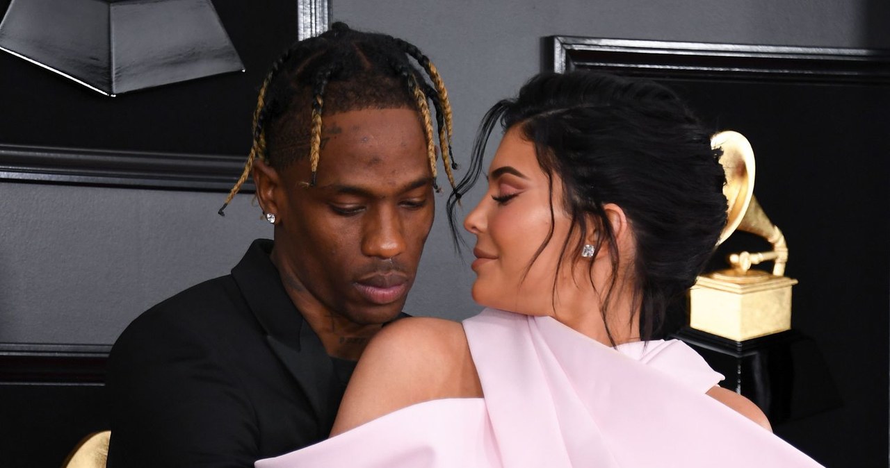 Travis Scott ze swoją partnerką Kylie Jenner /AFP