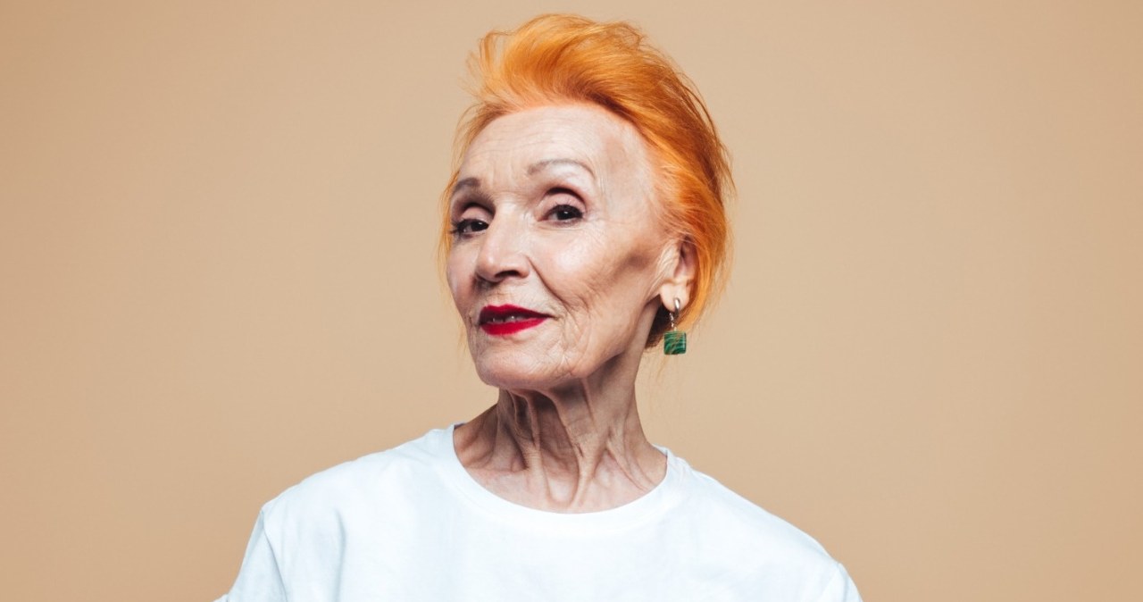 Trendować będą różne odcienie rudych włosów /123RF/PICSEL