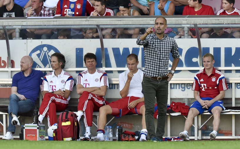 Trener Bayernu Pep Guardiola podczas sparingu z Red Baroons /AFP