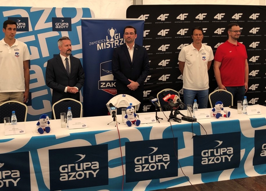 "Trener Cretu wielokrotnie powtarzał, że woli mieć w swoim składzie młodego zawodnika, który jest do ukształtowania, niż starszego gracza, który jest już ukształtowany i jest gotowym produktem" /Wojciech Marczyk /RMF FM