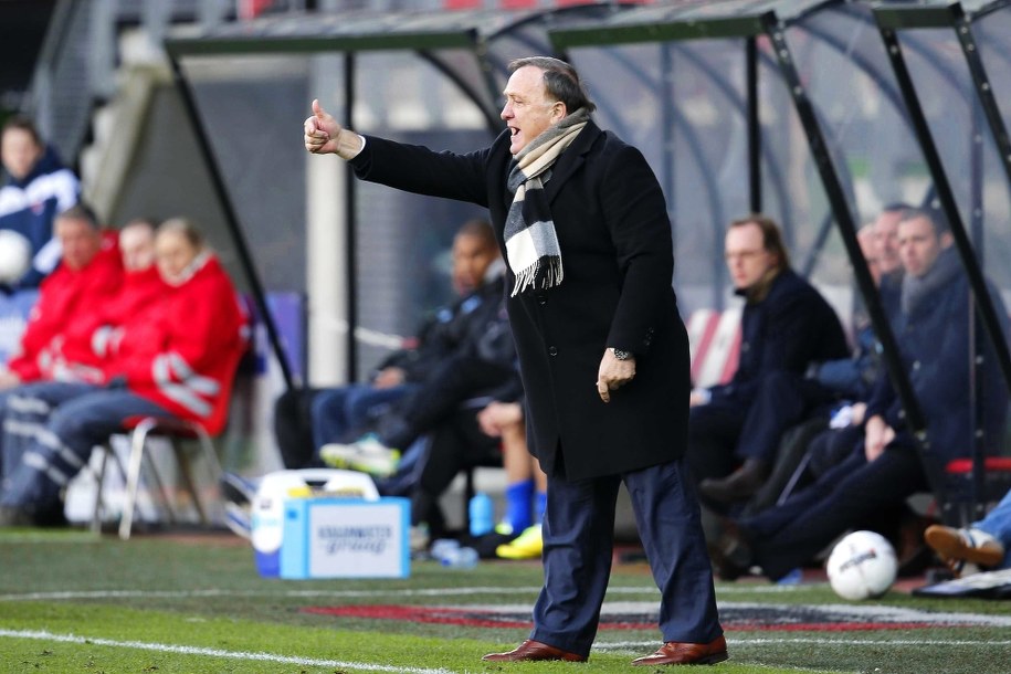 Trener Dick Advocaat w akcji /ED VAN DE POL    /PAP/EPA