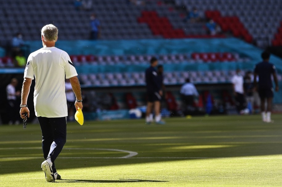 Trener Francji Didier Deschamps podczas treningu swojego zespołu w Monachium /LUKAS BARTH-TUTTAS /PAP/EPA