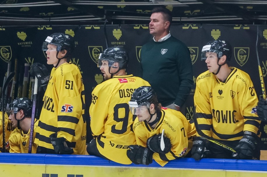 Trener Jacek Płachta i hokeiści GKS Katowice /Zbigniew Meissner /PAP