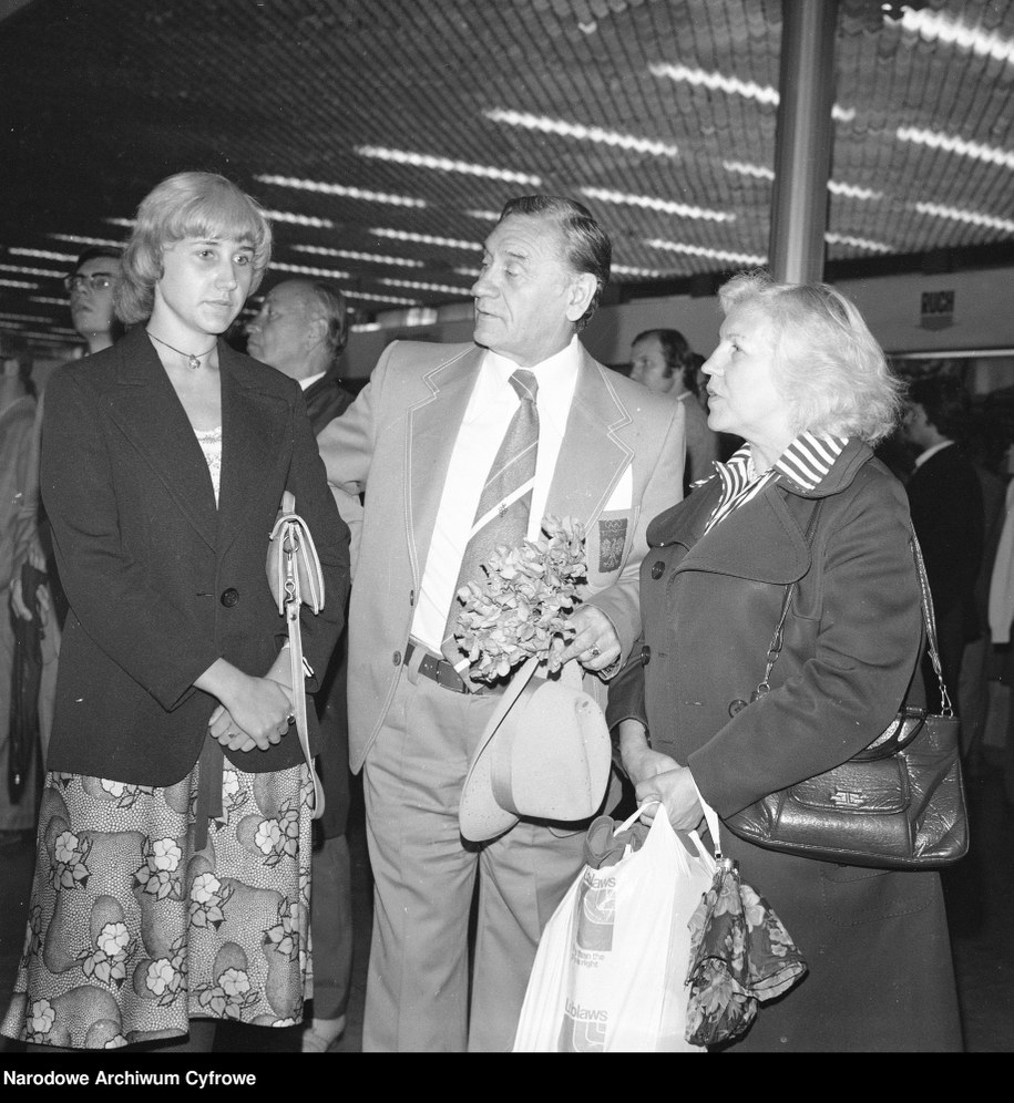 Trener Kazimierz Górski z żoną Marią i córką Urszulą. /     Rutowska Grażyna  /Ze zbiorów Narodowego Archiwum Cyfrowego