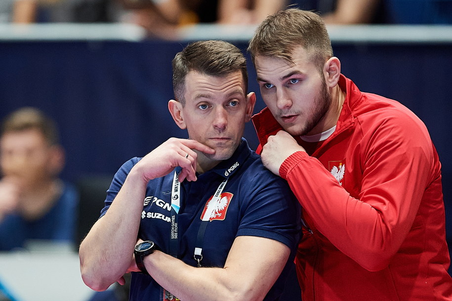 Trener Patryk Rombel (L) i Bartłomiej Bis (P) podczas meczu z Niemcami /Adam Warżawa /PAP