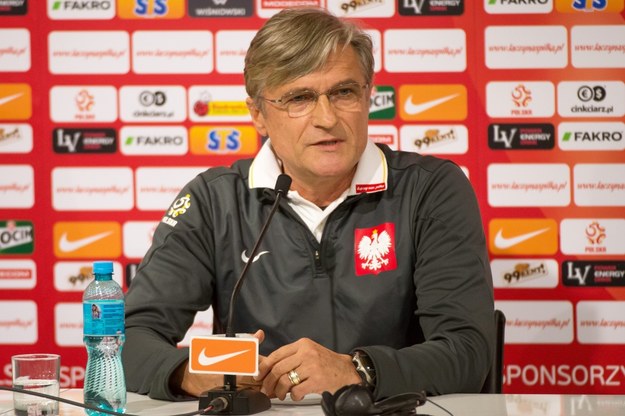 Trener piłkarskiej reprezentacji Polski Adam Nawałka podczas konferencji prasowej we Wrocławiu /Maciej Kulczyński /PAP