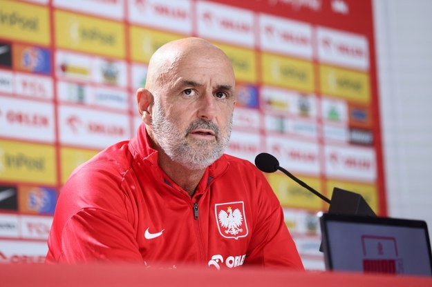 Trener piłkarskiej reprezentacji Polski Michał Probierz podczas konferencji prasowej w Hanowerze /Leszek Szymański /PAP