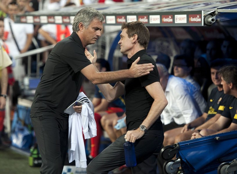 Trener Realu Madryt Jose Mourinho (z lewej) i szkoleniowiec Barcy Tito Vilanova /AFP