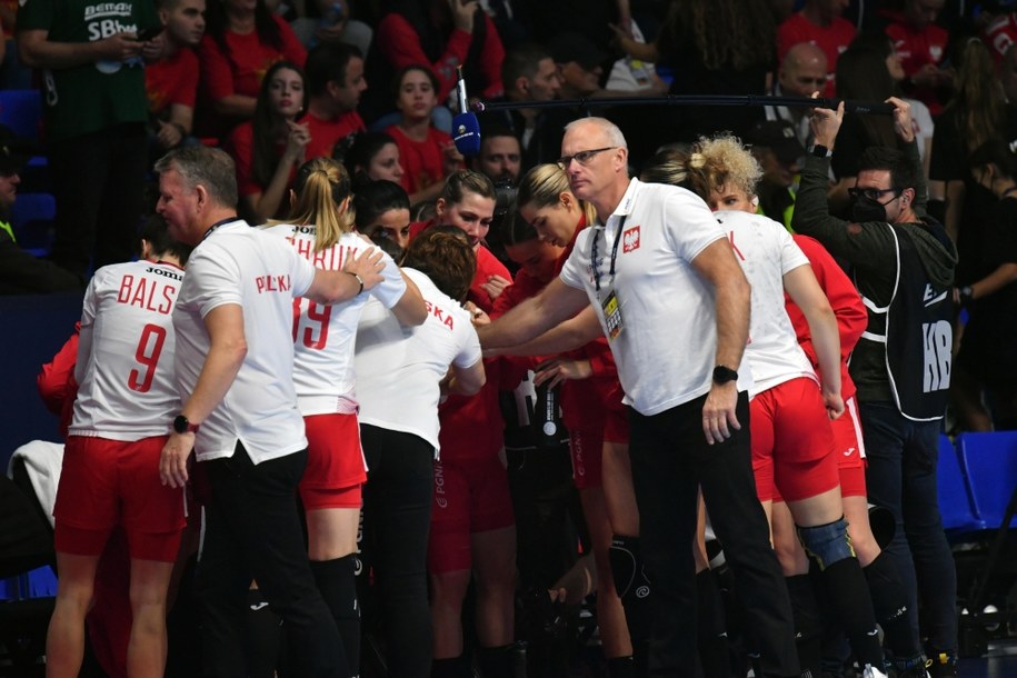 Trener reprezentacji Polski Arne Senstad z zawodniczkami kadry /	Marcin Bielecki   /PAP