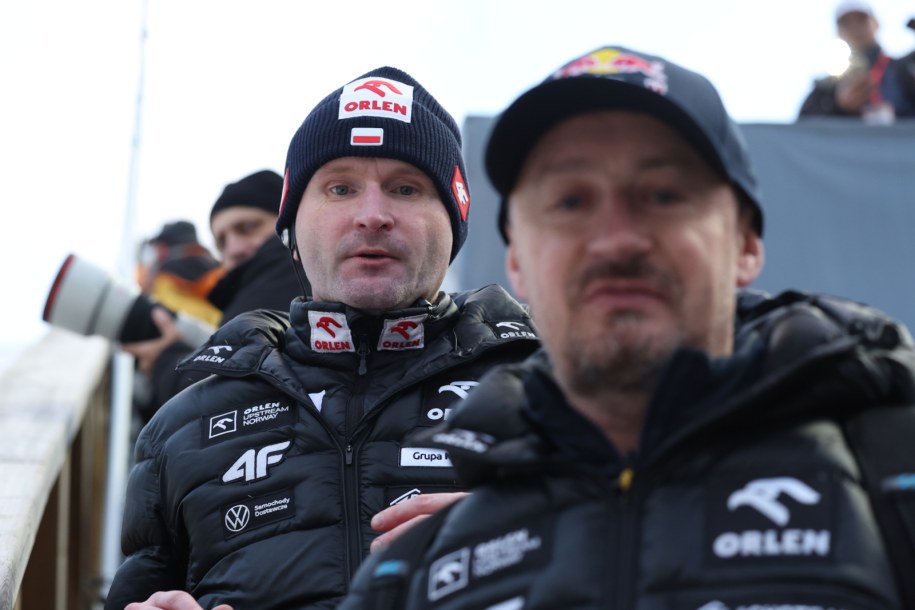Trener reprezentacji Polski Maciej Maciusiak (L) i prezes Polskiego Związku Narciarskiego Adam Małysz (P) / 	Grzegorz Momot    /PAP