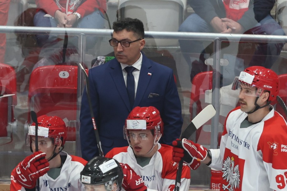 Trener Robert Kalaber z polskimi hokeistami /Michał Meissner /PAP