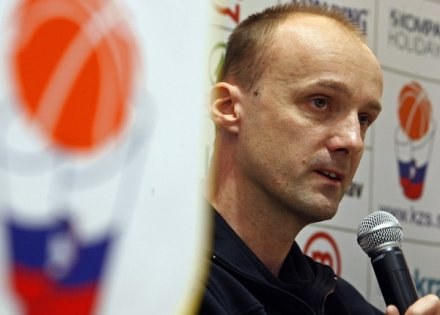 Trener Słowenii chwali Polaków, ale nie przecenia ich umiejętności /AFP