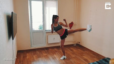 Trenerka taekwondo Alina Szczulewa pokazała swoje umiejętności w niecodzienny sposób. Wideo