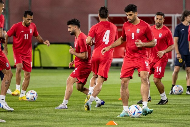 Trening irańskich piłkarzy przed meczem z USA /Martin Divisek /PAP/EPA