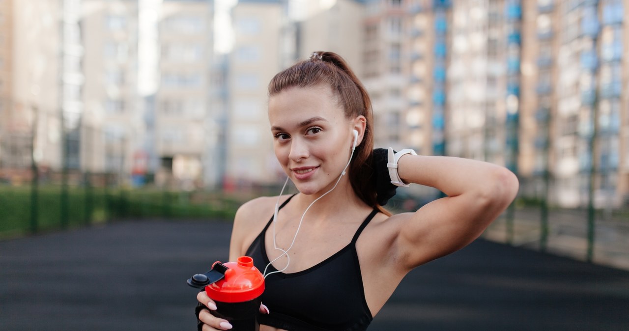 Trening metaboliczny jest doskonały dla osób, które chcą szybko spalić tłuszcz i podkręcić metabolizm /123RF/PICSEL