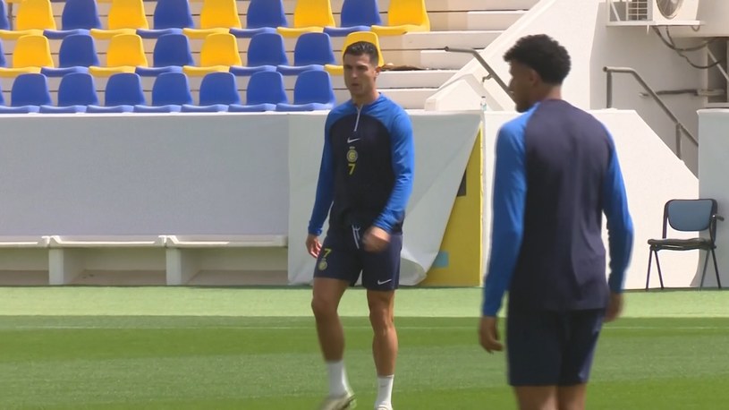 Trening piłkarzy Al-Nassr. Ronaldo na czele drużyny. WIDEO
