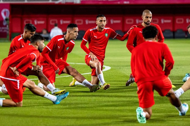 Trening piłkarzy Maroka - wielu ich kibiców nie dotrze na mecz z Francją /PAP/EPA