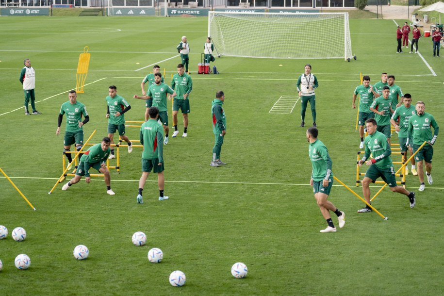 Trening reprezentacji Meksyku w Gironie /David Borrat /PAP/EPA