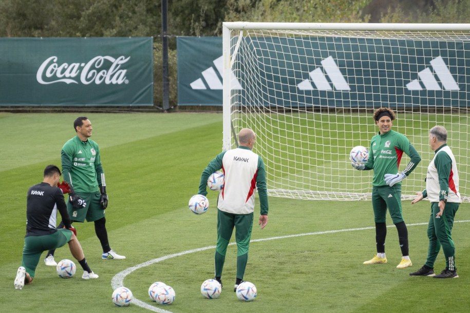 Trening reprezentacji Meksyku w Gironie /David Borrat /PAP/EPA