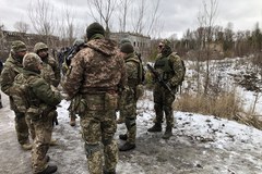 Trening ukraińskiej Obrony Terytorialnej na poligonie pod Kijowem