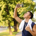Trening w czasie upałów. Jak ćwiczyć bezpiecznie, gdy żar leje się z nieba?