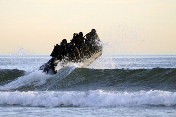 Trening wodny SEAL's jest podstawowym elementem kursu BUD/S /Getty Images/Flash Press Media