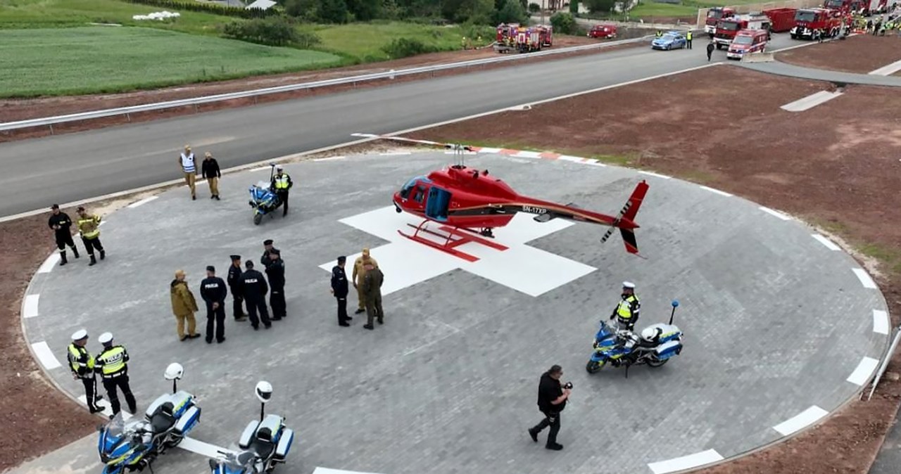 Trenowali na drodze ekspresowej. Wezwano helikopter /Policja