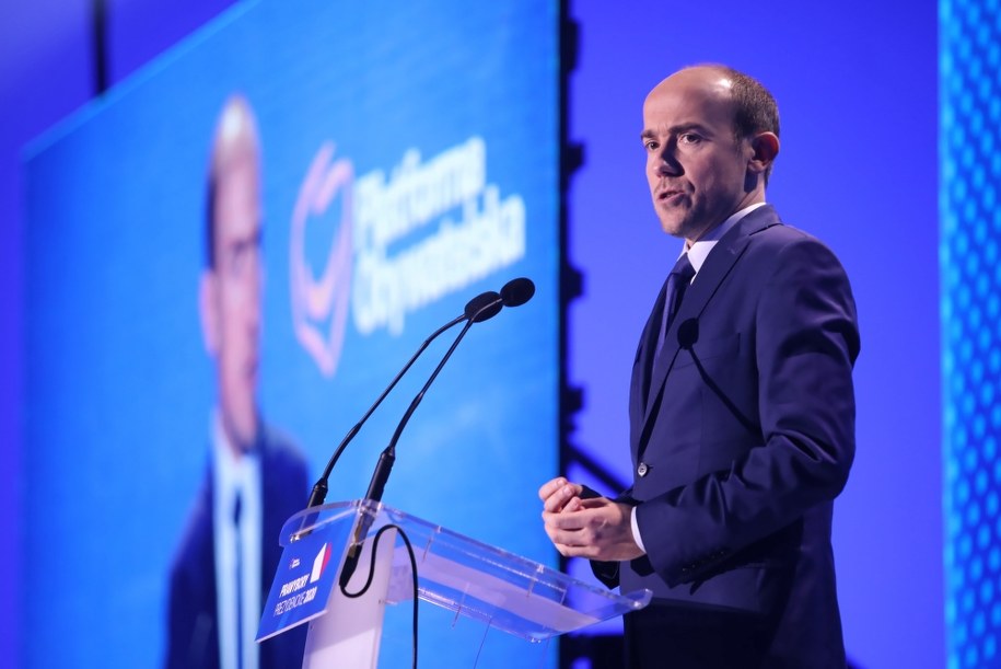 Treść uchwały przedstawił szef klubu PO Borys Budka /Leszek Szymańsk /PAP