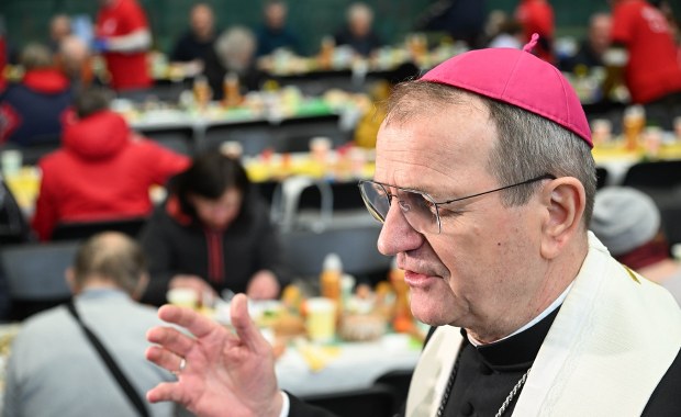 "Treści bardzo problematyczne". Arcybiskup apeluje ws. edukacji zdrowotnej