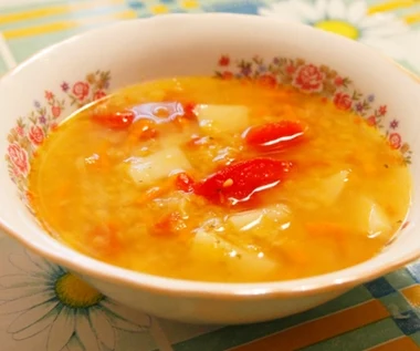 Treściwa zupa, która zaspokoi każdy głód. Zwłaszcza zimą jest niezastąpiona, niesamowicie rozgrzewa