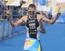 Triathlonista Jan Frodeno ukończył dystans ironman w swoim domu