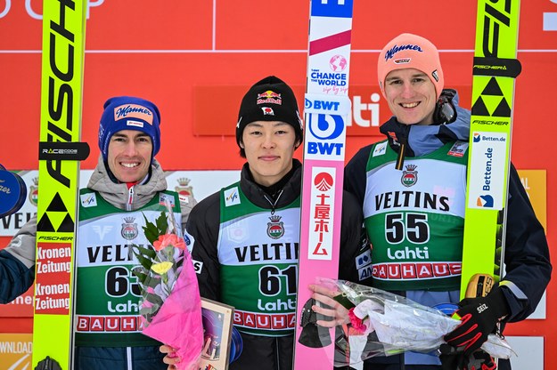 Triumfatorzy konkursu w Lahti /Kimmo Brandt /PAP/EPA