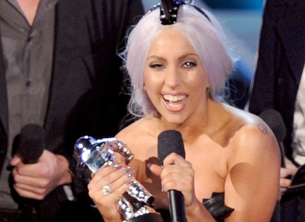 Triumfująca Lady GaGa - fot. Kevin Winter /Getty Images/Flash Press Media