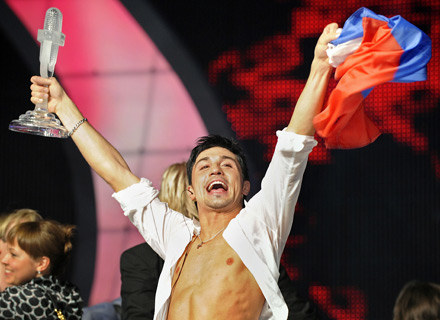 Triumfujący Dima Bilan na Eurowizji /arch. AFP