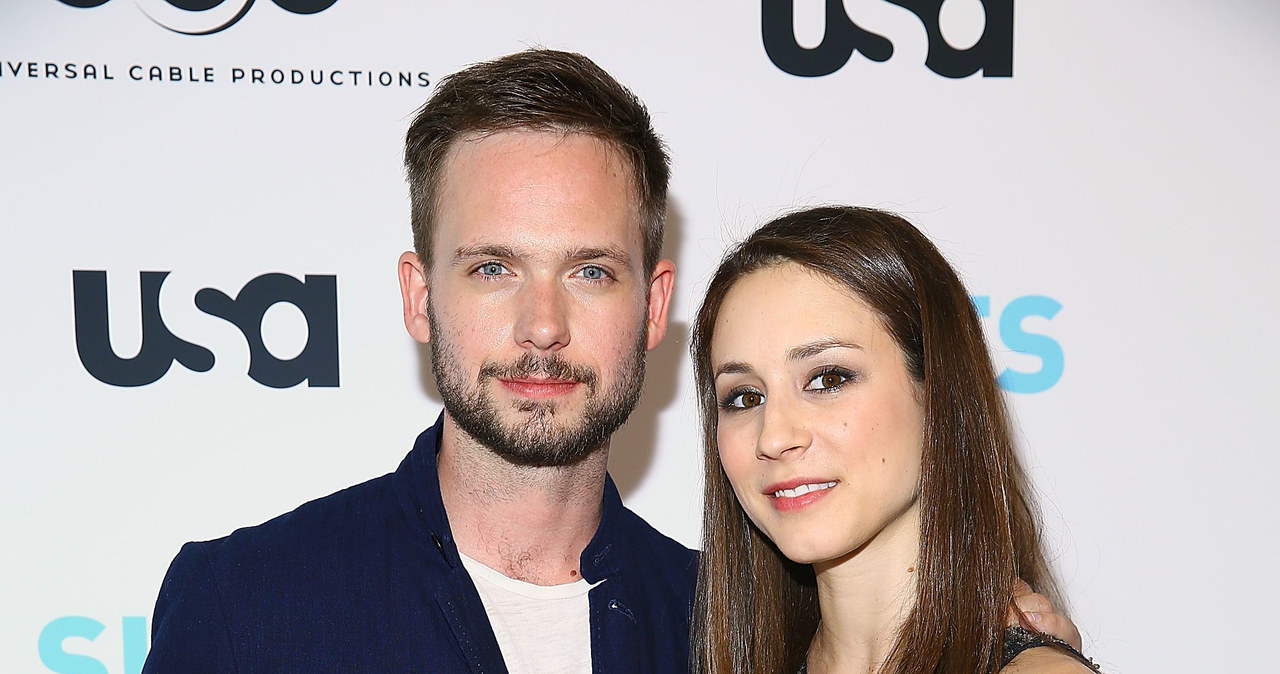 Troian Bellisario i Patrick J. Adams pobrali się 10 grudnia /Astrid Stawiarz /Getty Images