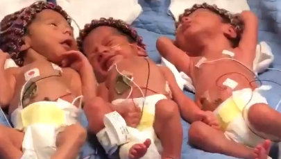 Trojaczki urodzone siłami natury. To rzadkość!