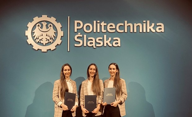 Trojaczki w jednym dniu obroniły tytuł inżyniera! Niecodzienna sytuacja na Politechnice Śląskiej