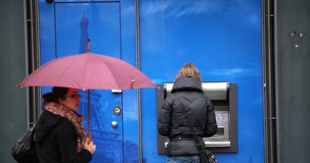 Trojan.Skimer.18 wykorzystuje oprogramowanie bankomatu do rozszyfrowania kodów PIN. /AFP