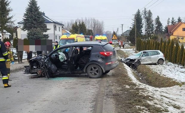 Troje rannych po czołówce koło Rzeszowa. Na miejscu lądował LPR