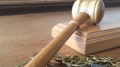 Trójka małych dzieci zginęła w pożarze. Matka na ławie oskarżonych