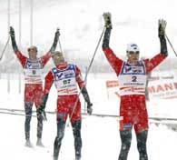 Trójka Norwegów finiszowała jako pierwsza /AFP
