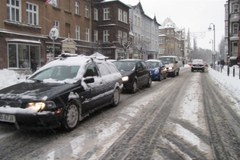 Trójmiejskie spółdzielnie nie radzą sobie z odśnieżaniem osiedlowych dróg 