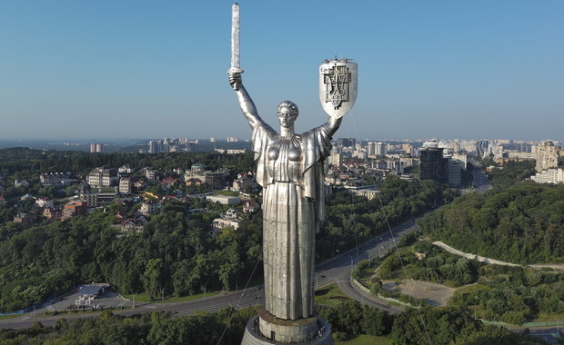 Trójząb zastąpił godło ZSRR. Nowy wizerunek "Matki Ojczyzny"